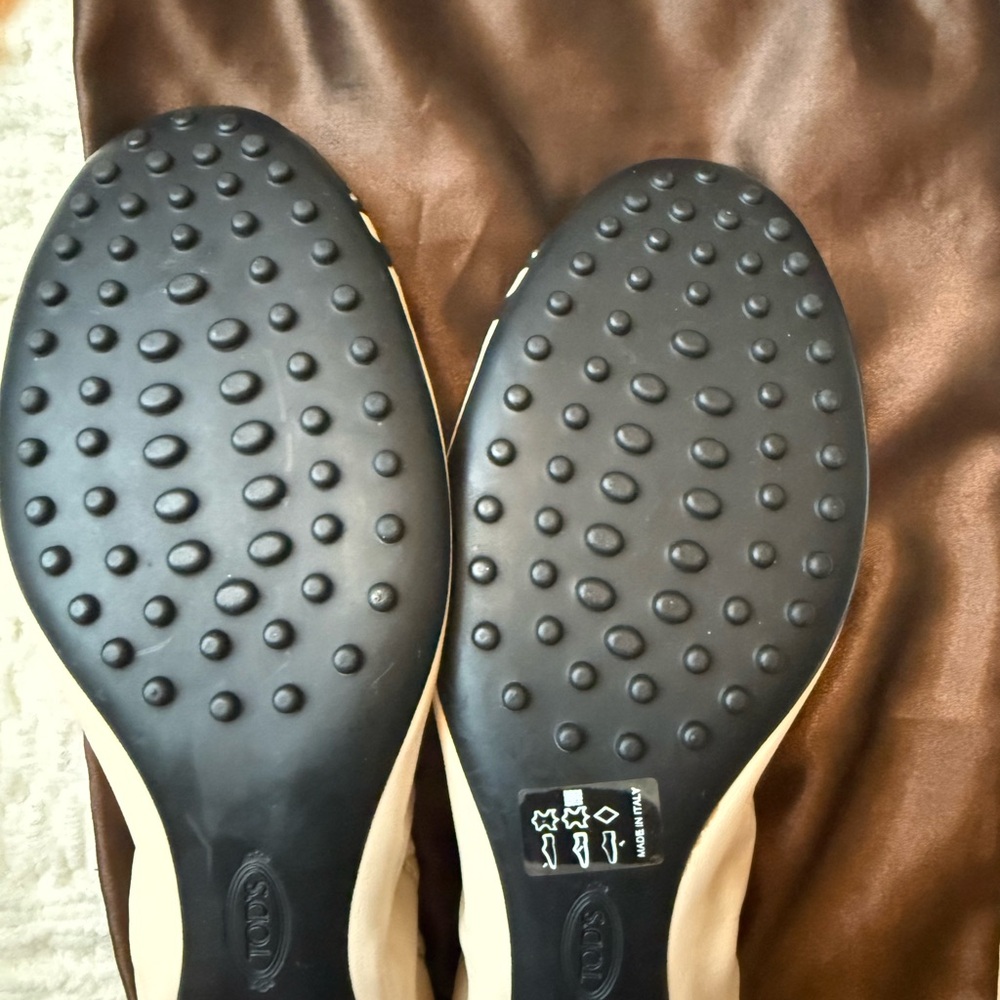 Tod's Beige and Black Leather Footwear - Size 8 - Picture 3 of 5